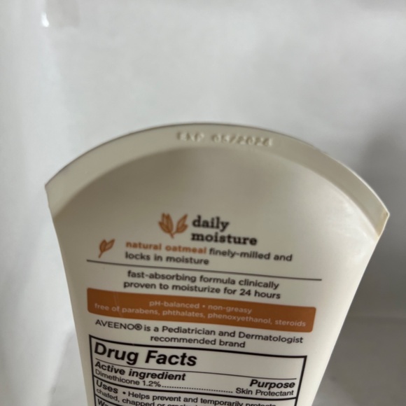 Aveeno Baby Fragrance Free Daily Moisture Lotion and Protectant 8 oz - Picture 3 of 4